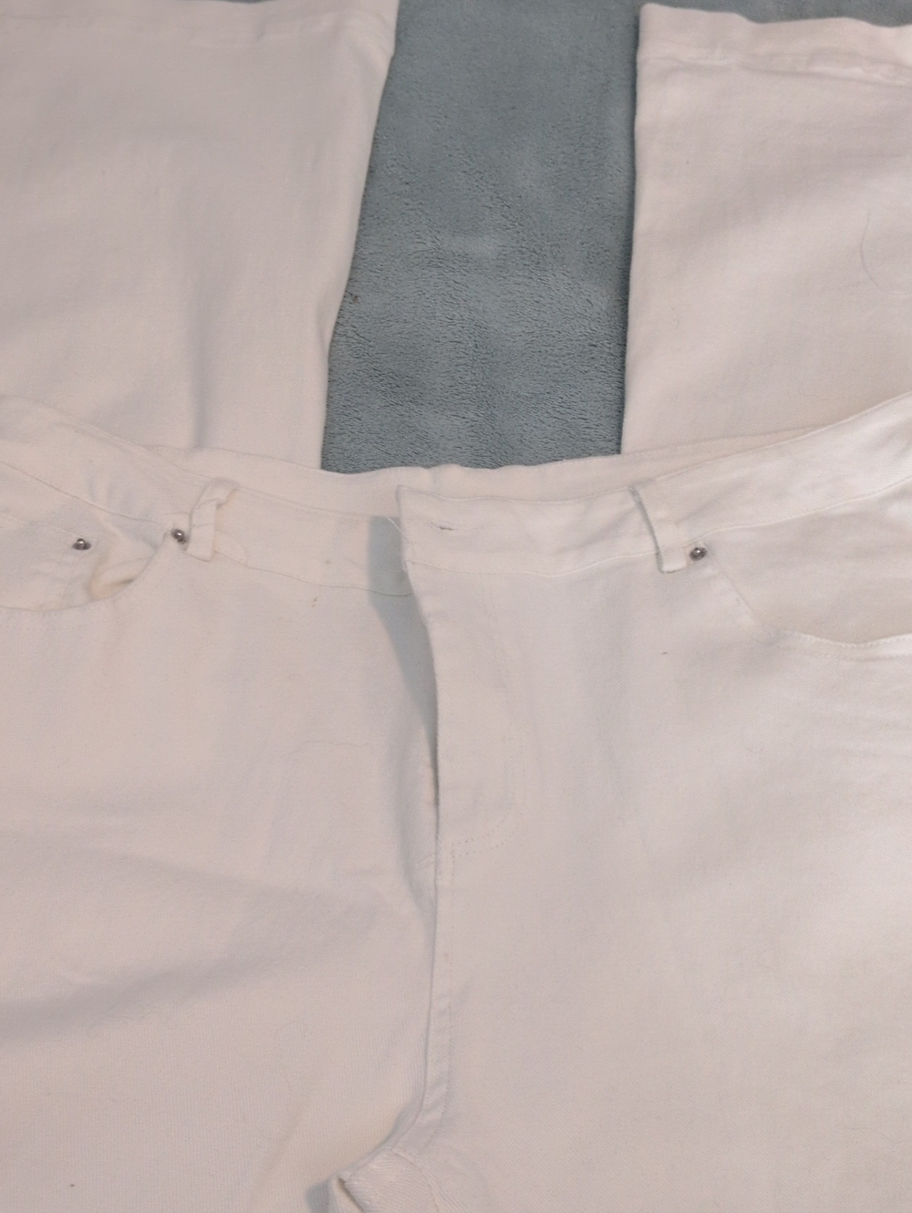 White High-Waist Jeans